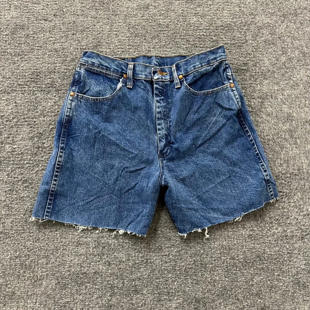 Wrangler Shorts Womens Size 9 Blue Denim High Waisted Raw Hem Cut Off Casual